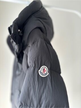MONCLER Men’s Black Hooded Down Puffer Jacket Medium